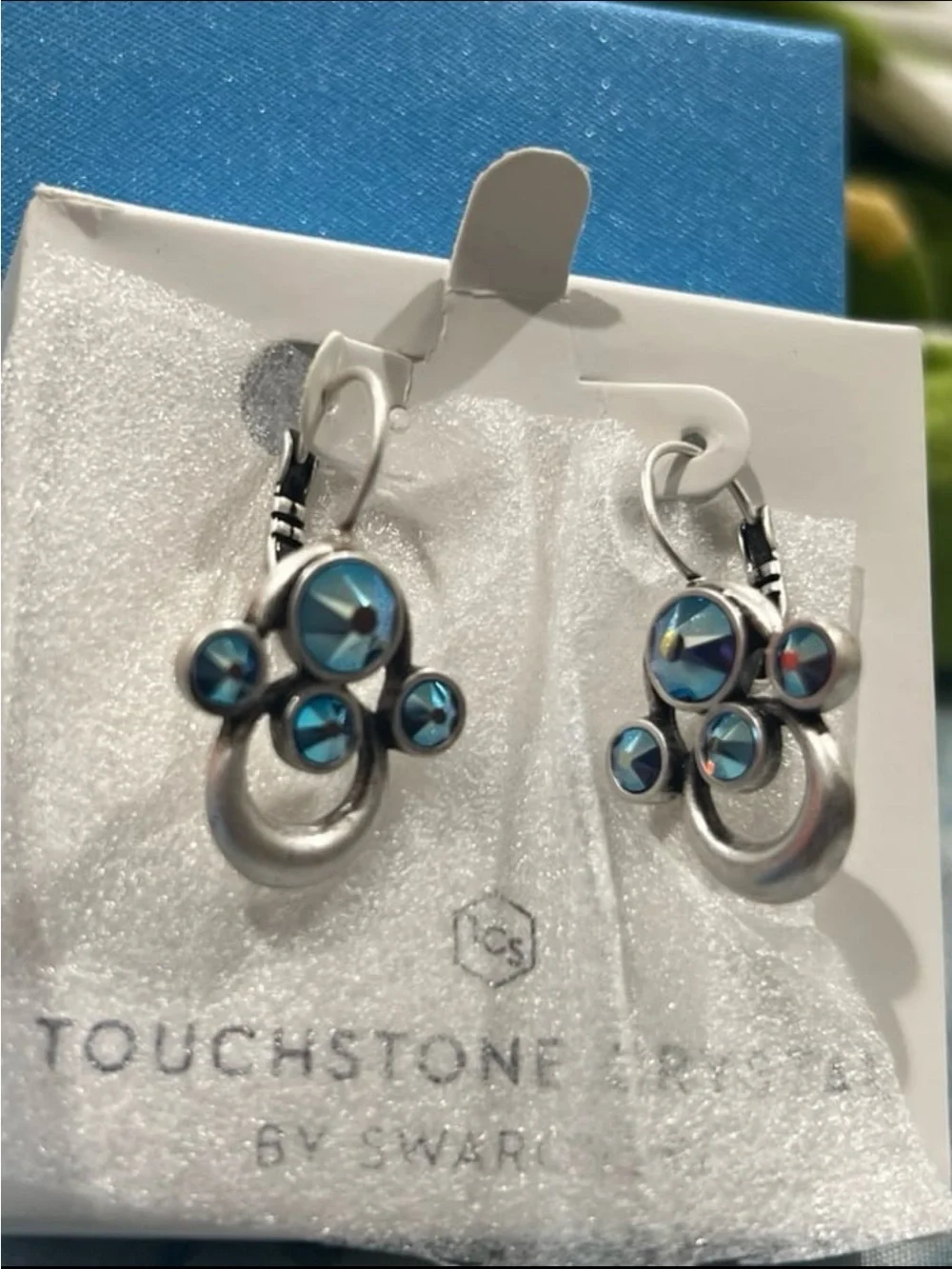 Shimmer V blue earrings vintage from touchstone crystal like new